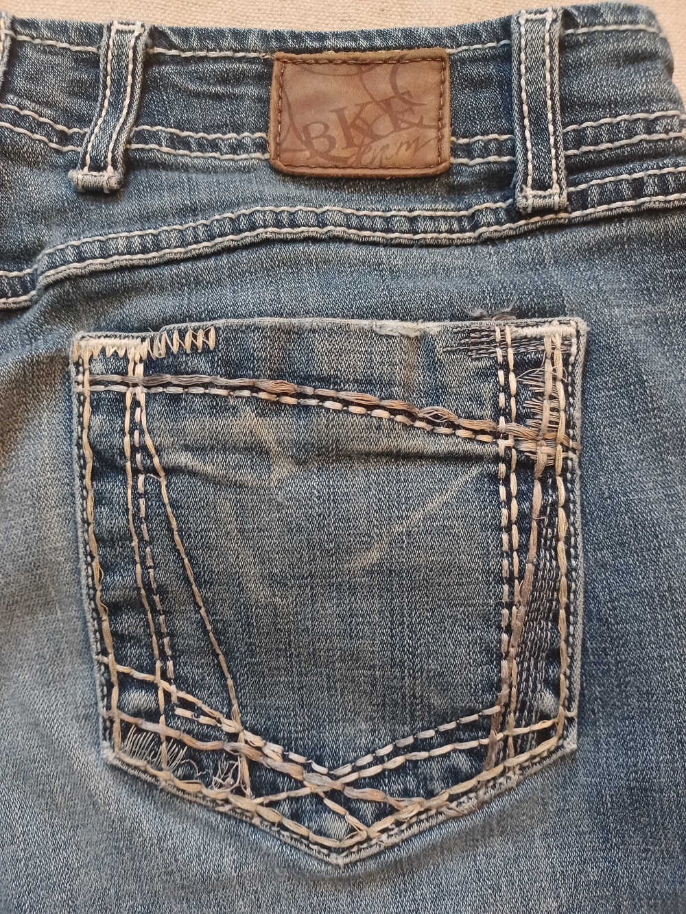 BKE Wendi Distressed Bootcut Jeans Women's Size 31 X 33 1/2 - Picture 5 of 12